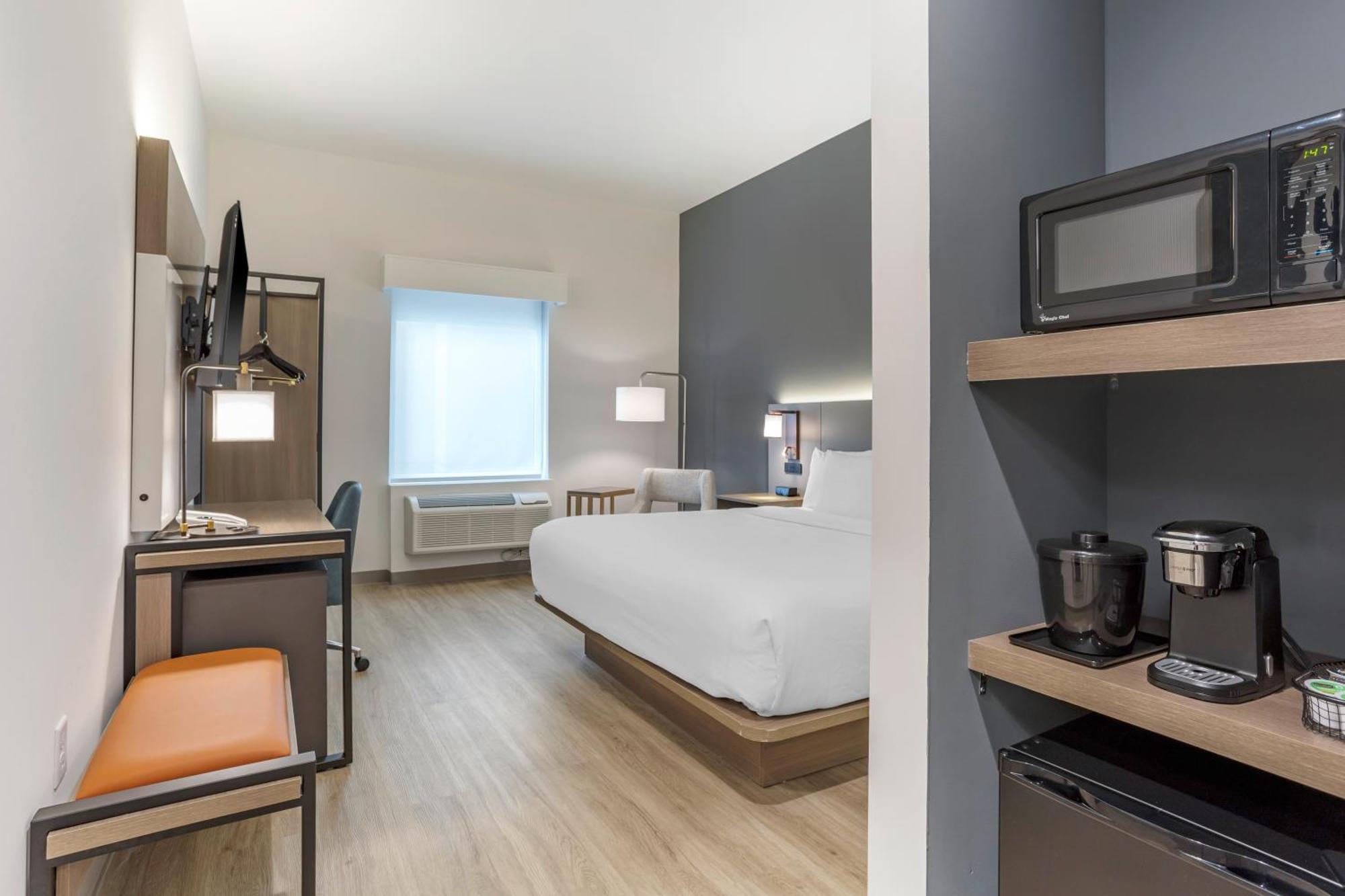 Comfort Inn & Suites Newark Liberty International Airport Exteriör bild
