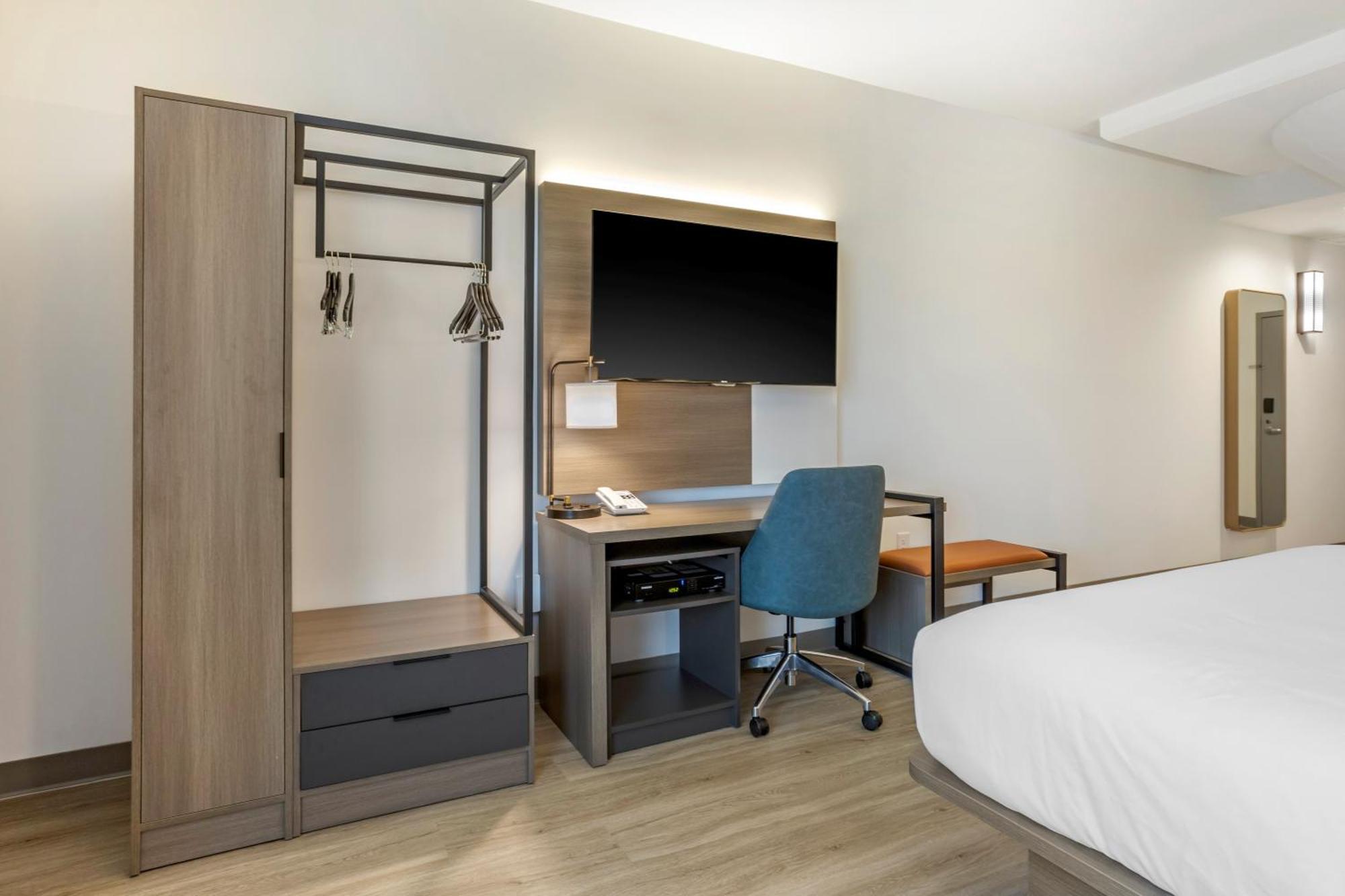 Comfort Inn & Suites Newark Liberty International Airport Exteriör bild