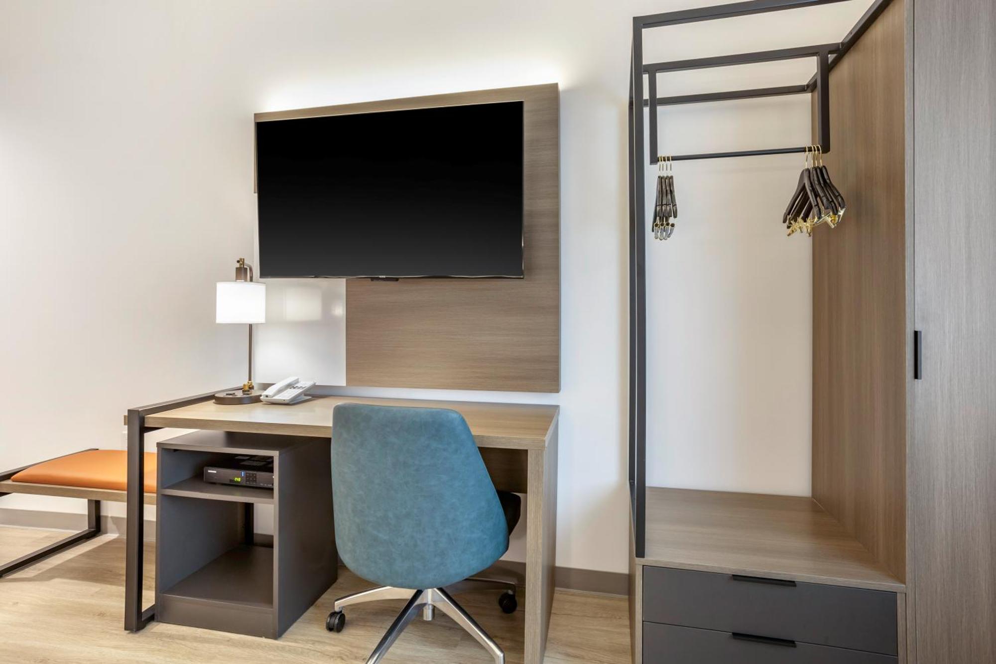 Comfort Inn & Suites Newark Liberty International Airport Exteriör bild