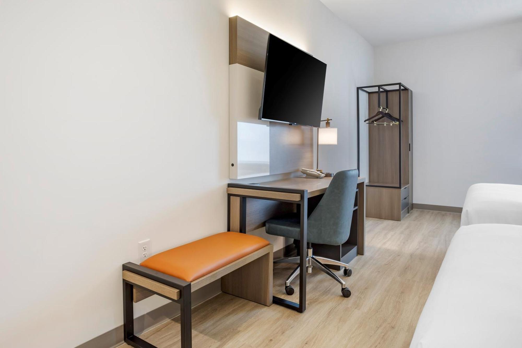 Comfort Inn & Suites Newark Liberty International Airport Exteriör bild