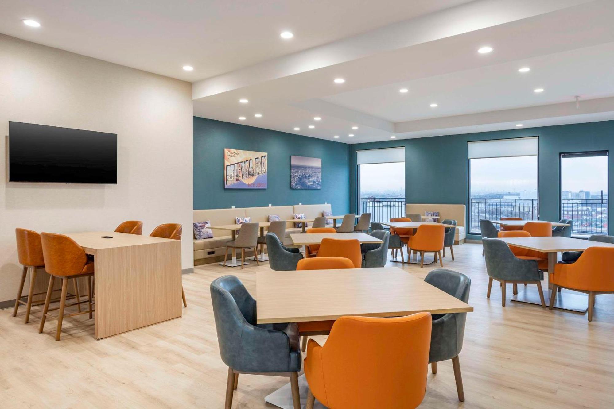 Comfort Inn & Suites Newark Liberty International Airport Exteriör bild