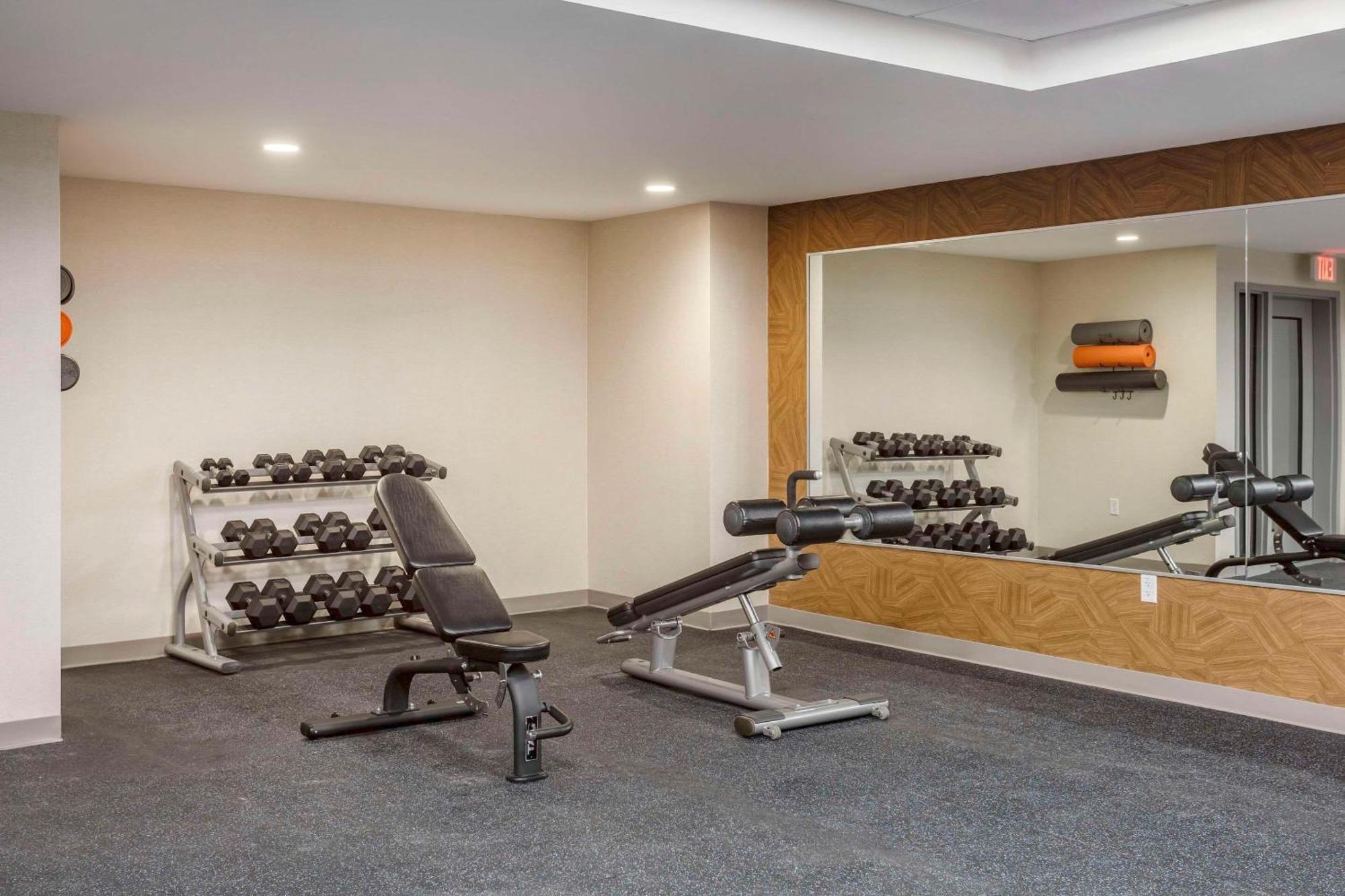 Comfort Inn & Suites Newark Liberty International Airport Exteriör bild