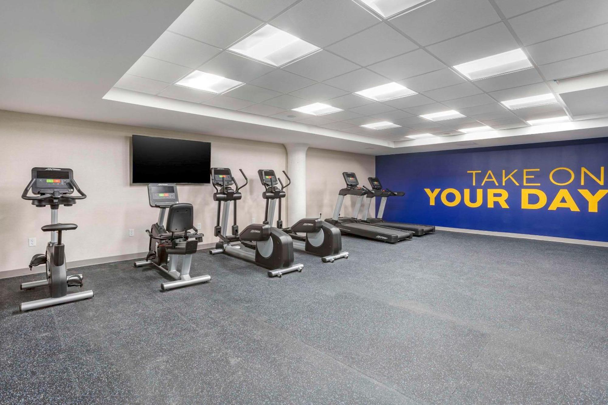 Comfort Inn & Suites Newark Liberty International Airport Exteriör bild
