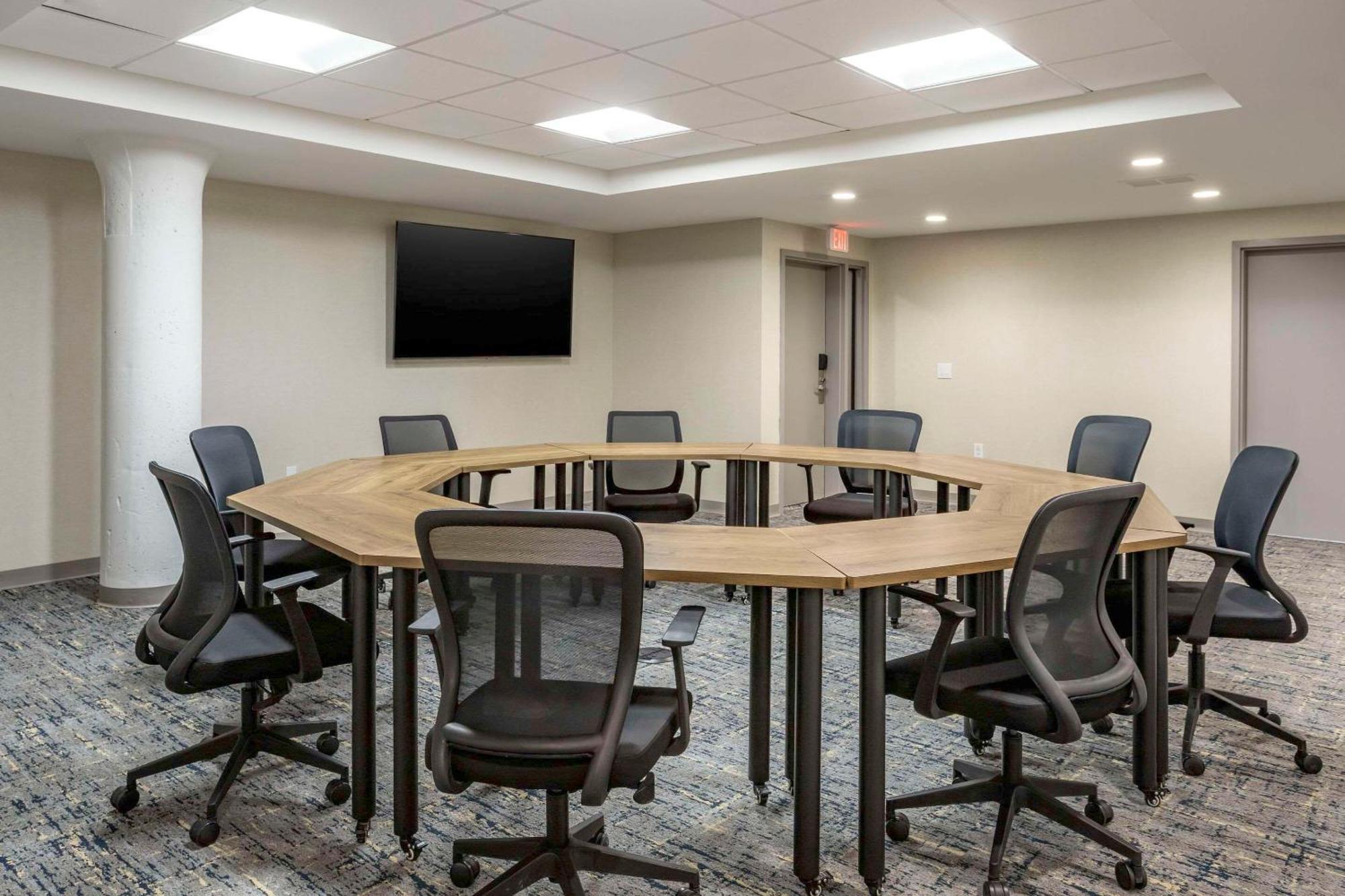 Comfort Inn & Suites Newark Liberty International Airport Exteriör bild