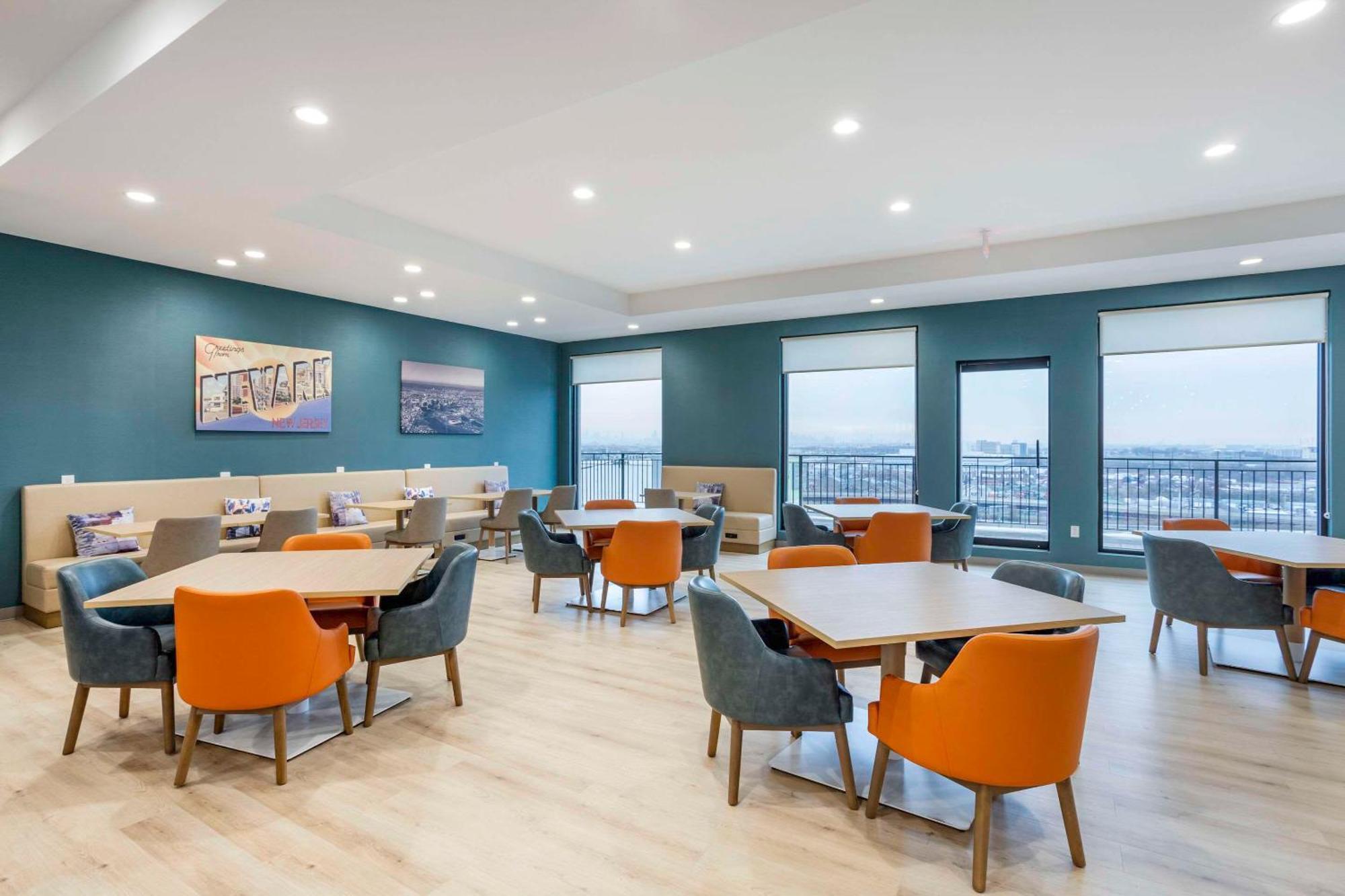 Comfort Inn & Suites Newark Liberty International Airport Exteriör bild