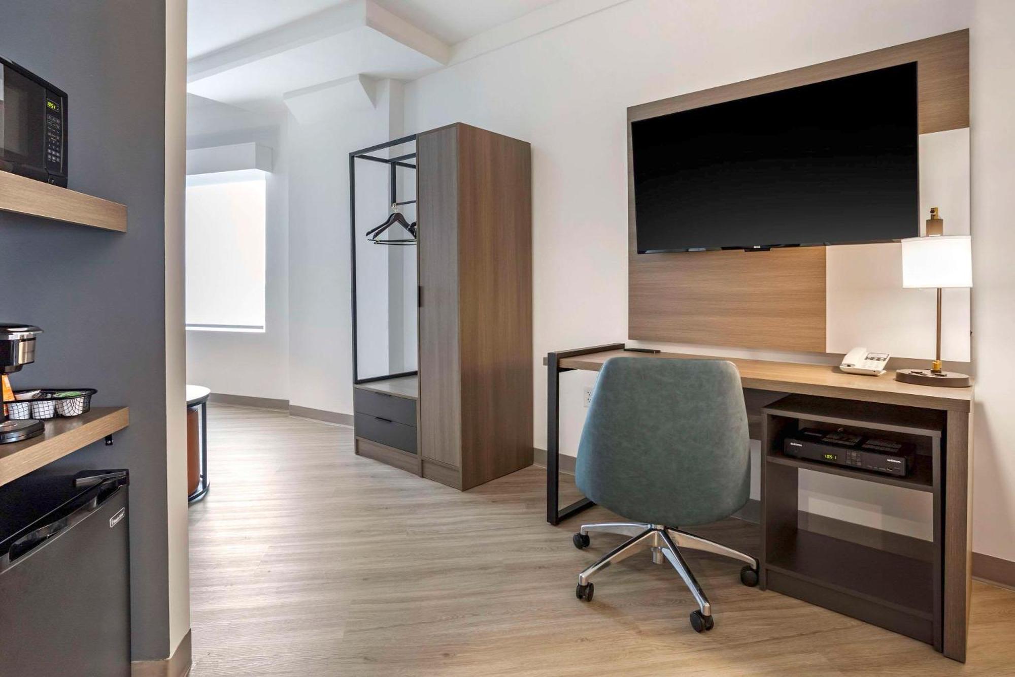 Comfort Inn & Suites Newark Liberty International Airport Exteriör bild