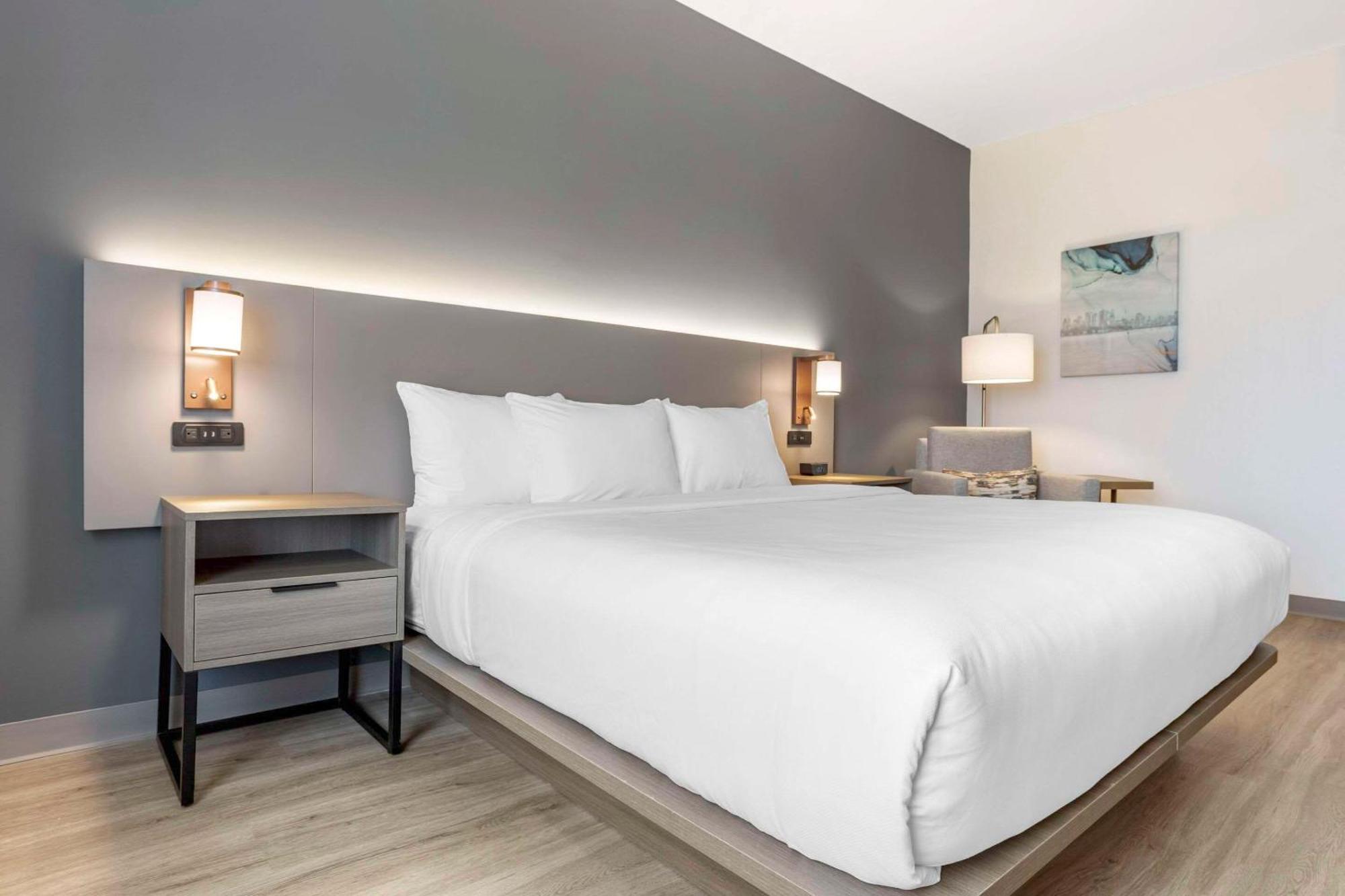 Comfort Inn & Suites Newark Liberty International Airport Exteriör bild