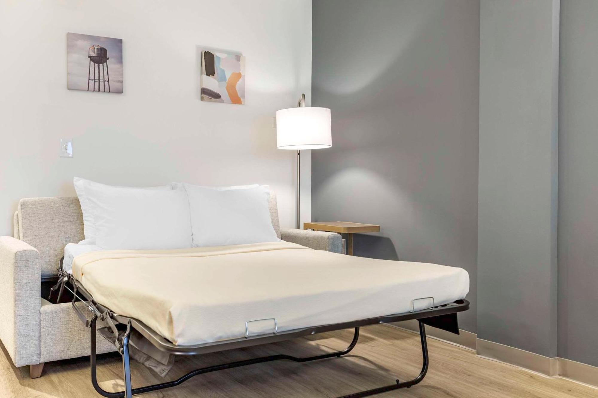 Comfort Inn & Suites Newark Liberty International Airport Exteriör bild
