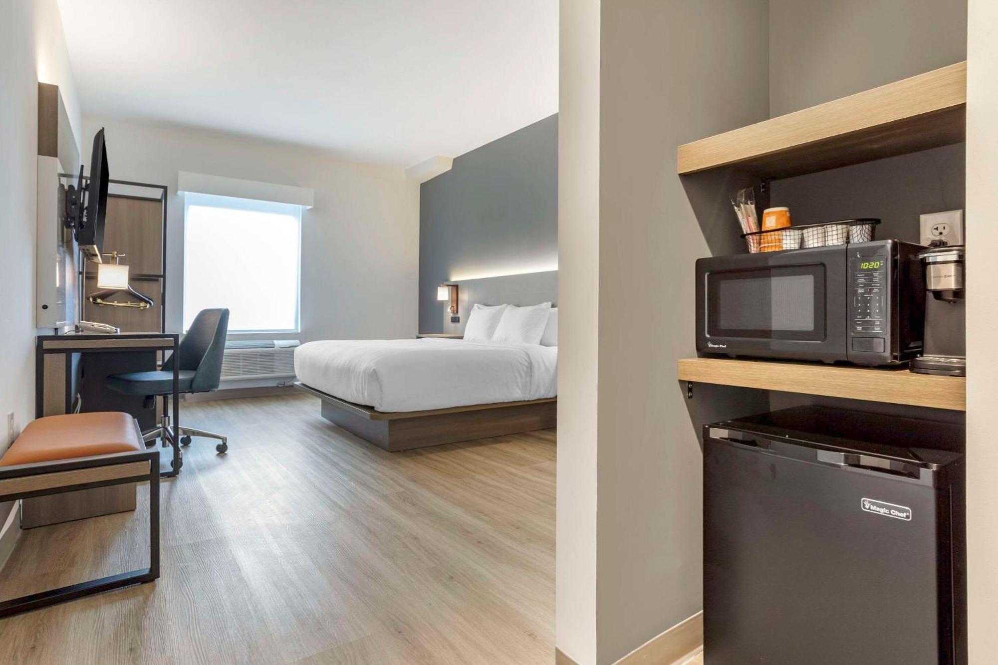 Comfort Inn & Suites Newark Liberty International Airport Exteriör bild