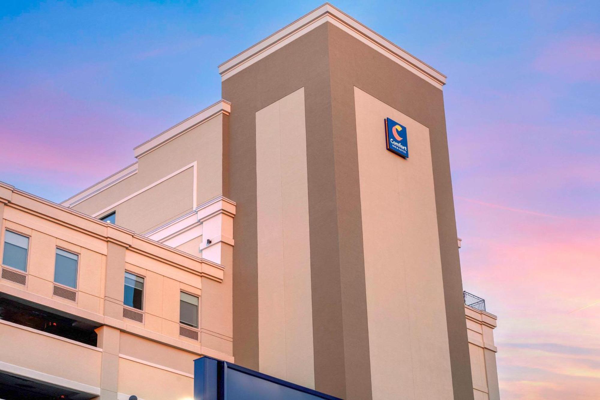 Comfort Inn & Suites Newark Liberty International Airport Exteriör bild
