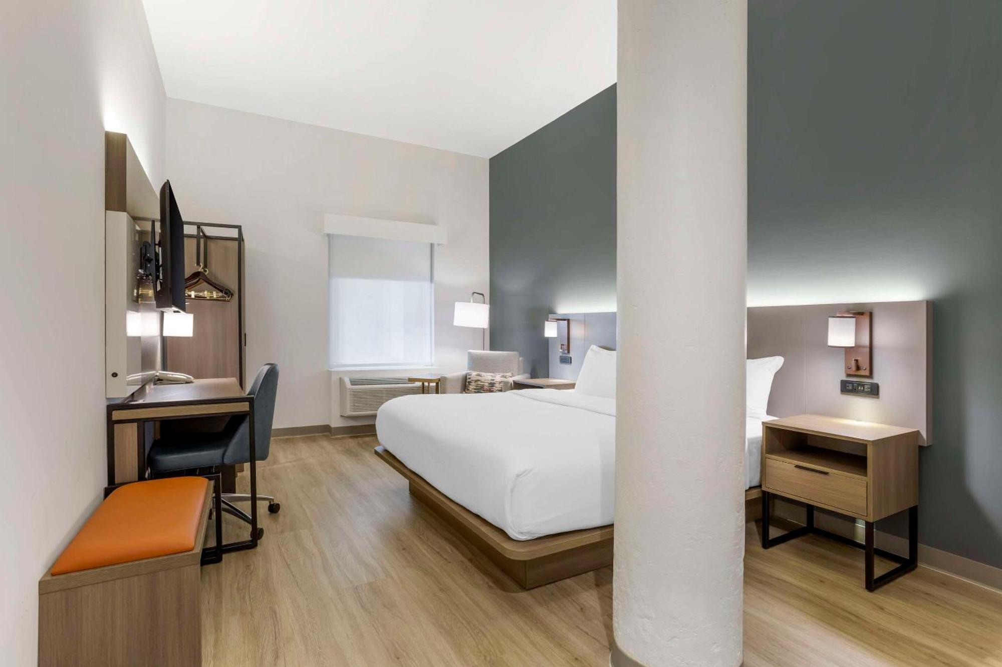 Comfort Inn & Suites Newark Liberty International Airport Exteriör bild