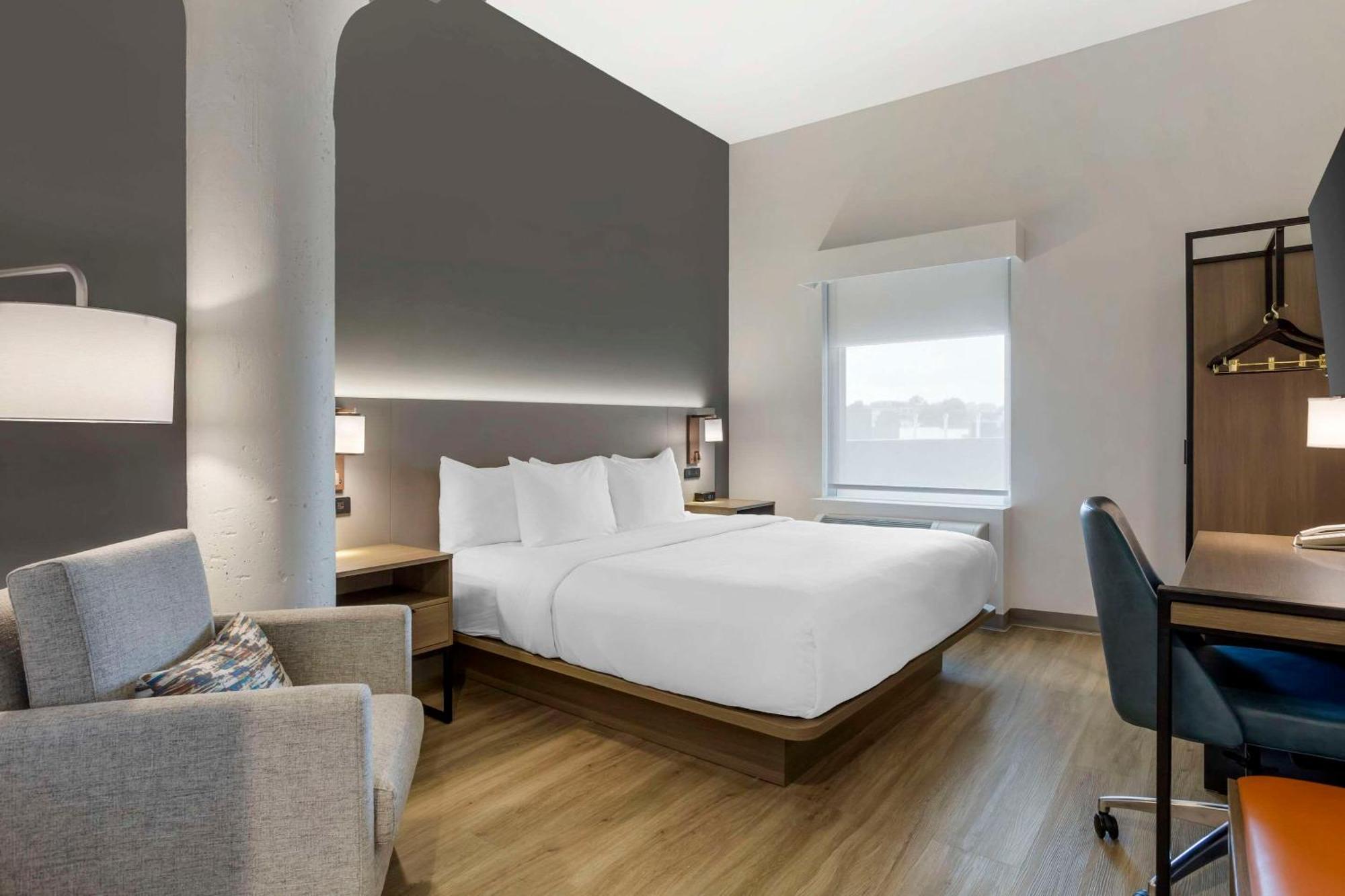 Comfort Inn & Suites Newark Liberty International Airport Exteriör bild