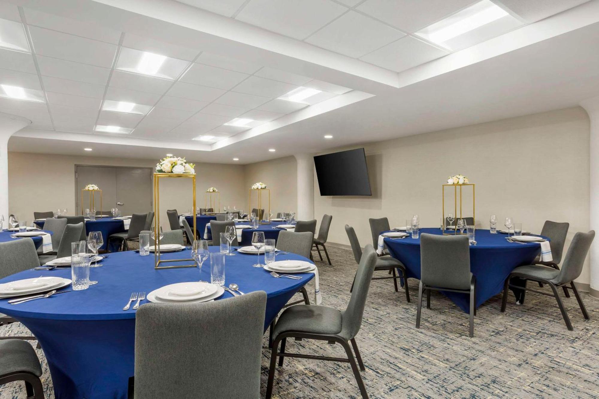 Comfort Inn & Suites Newark Liberty International Airport Exteriör bild